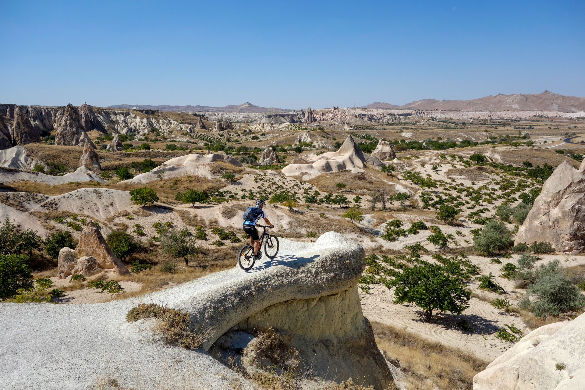 Mit dem Mountainbike vor eindrucksvoller Kulisse