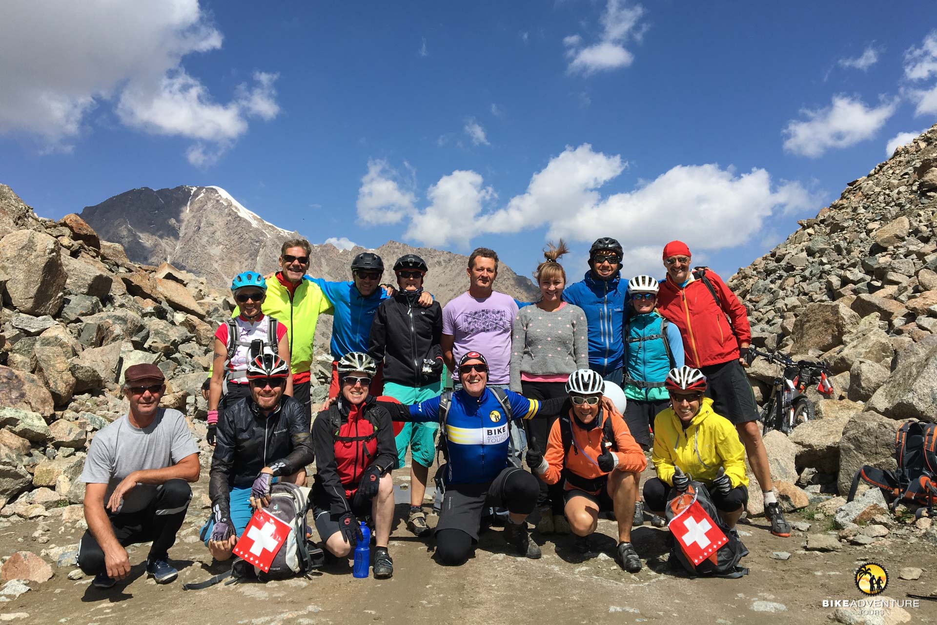 Bikegruppe in Kirgisien