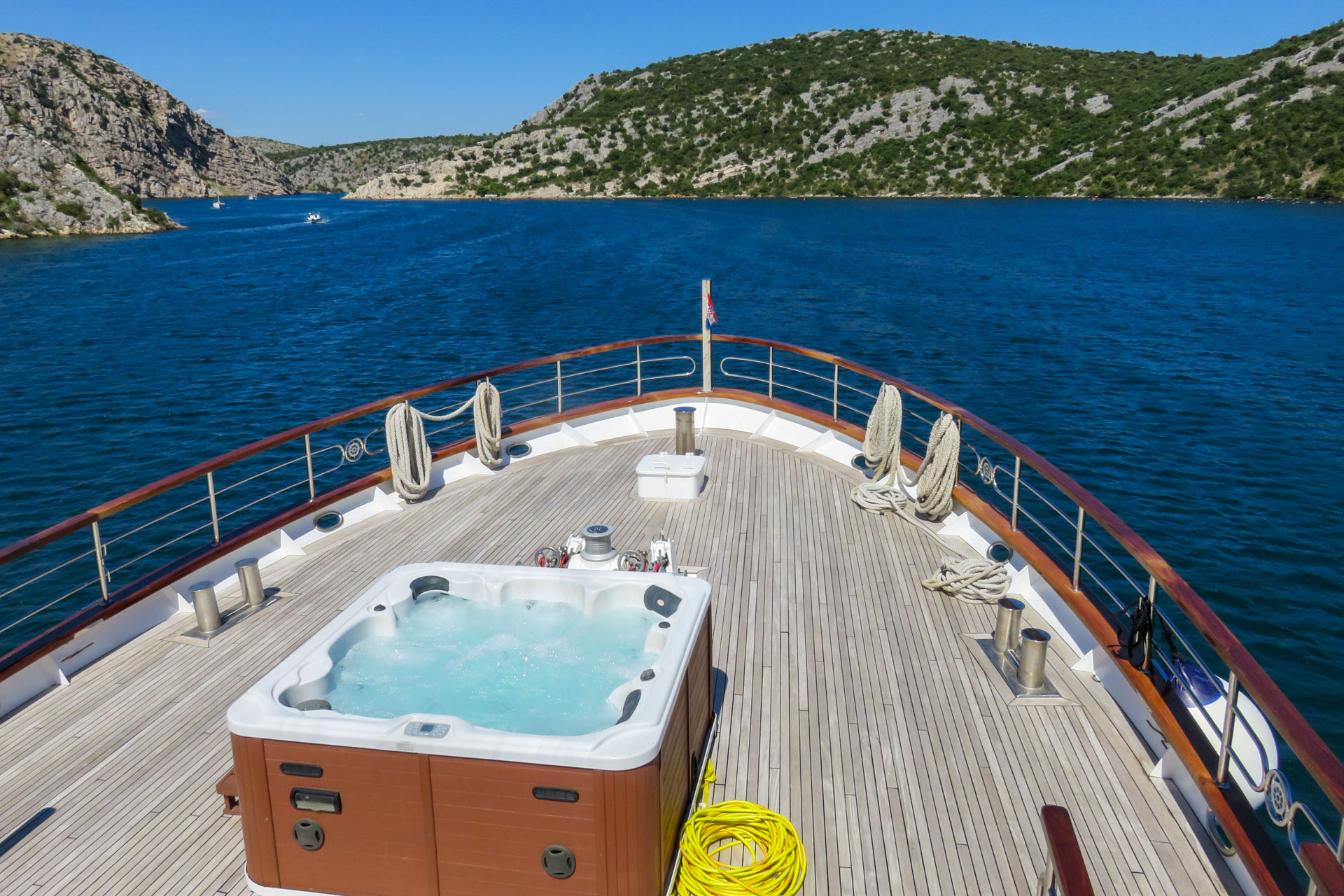Whirlpool auf unserem Boot- so lässt es sich leben