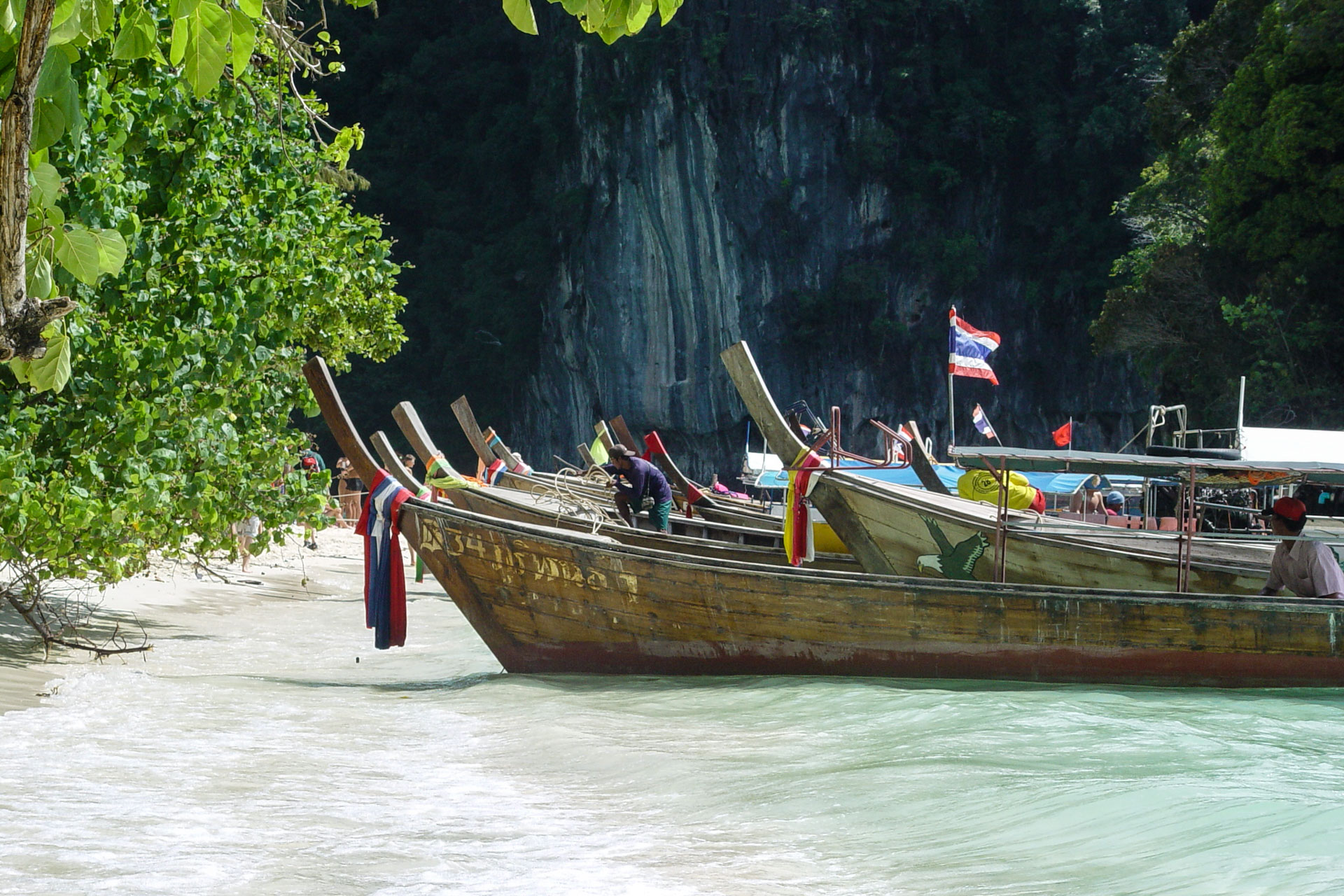 Longtailboat am Strand