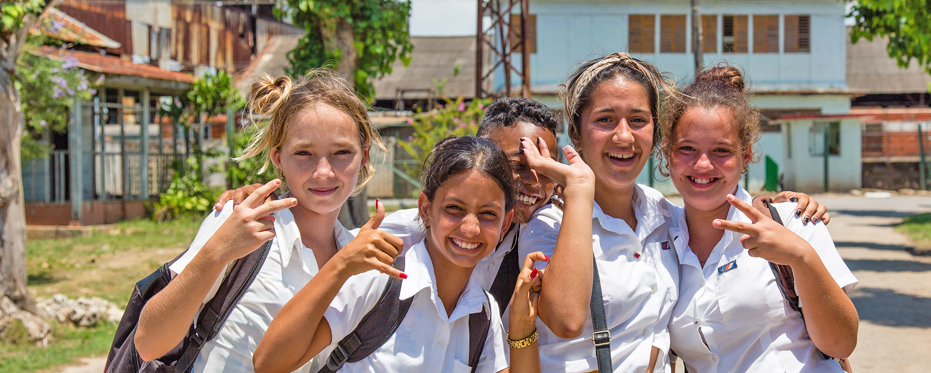 Lachende Schulkinder