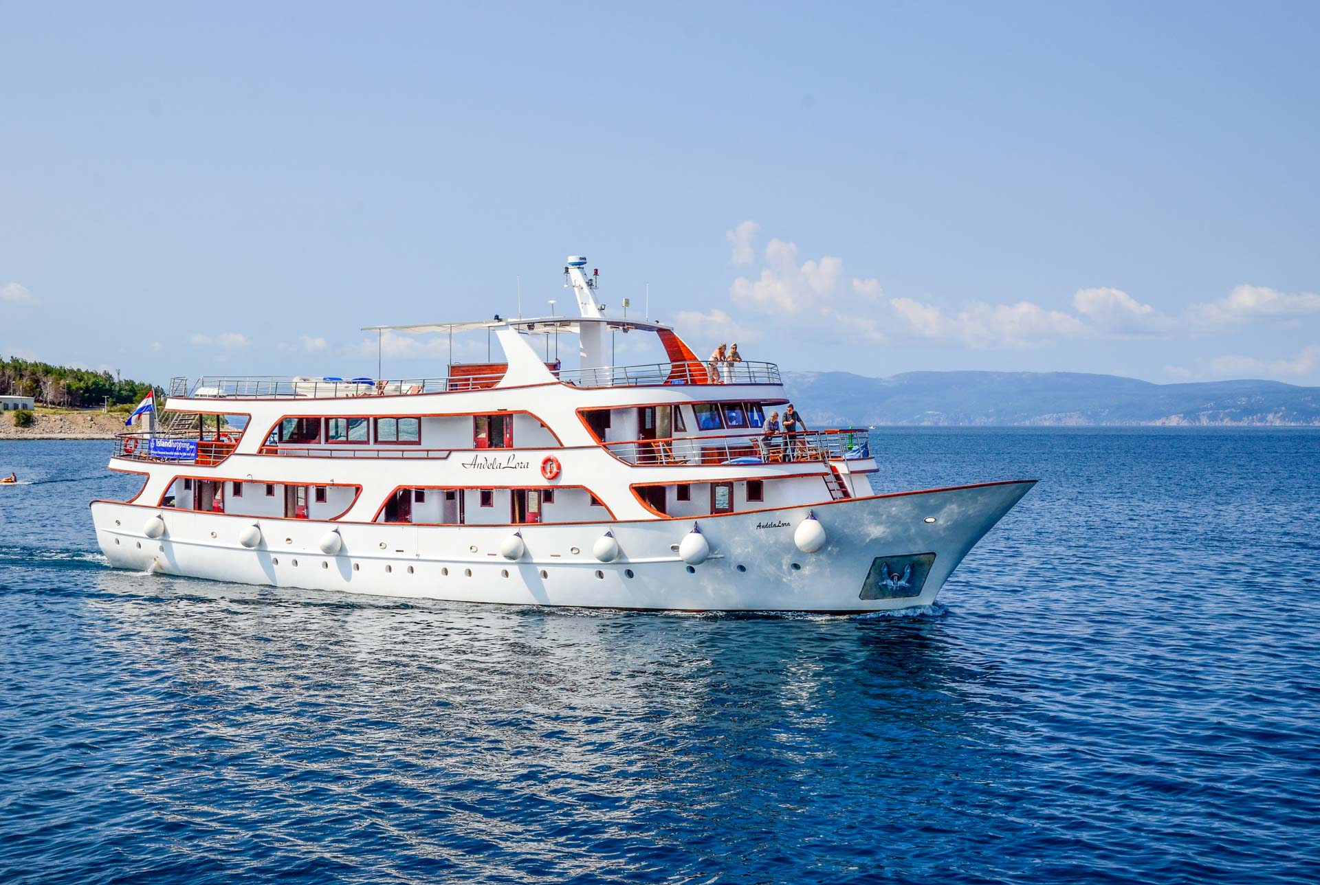 Schiff Andela Lora unterwegs in Kroatien