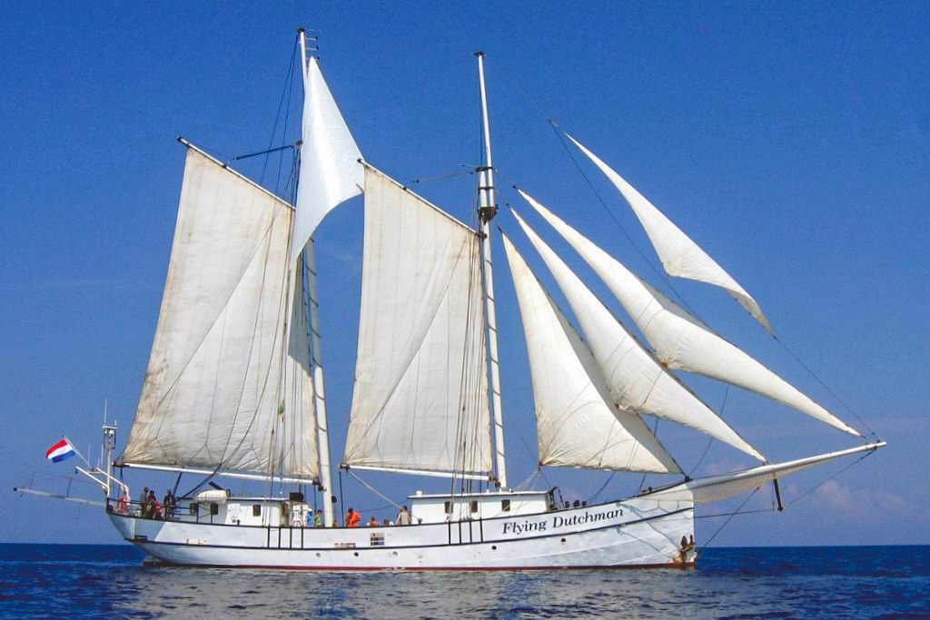Schiff Flying Dutchman, Segel-Abenteuer