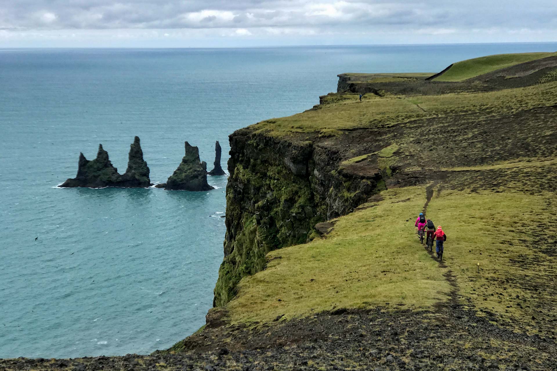 Biken entlang der isländischen Küste