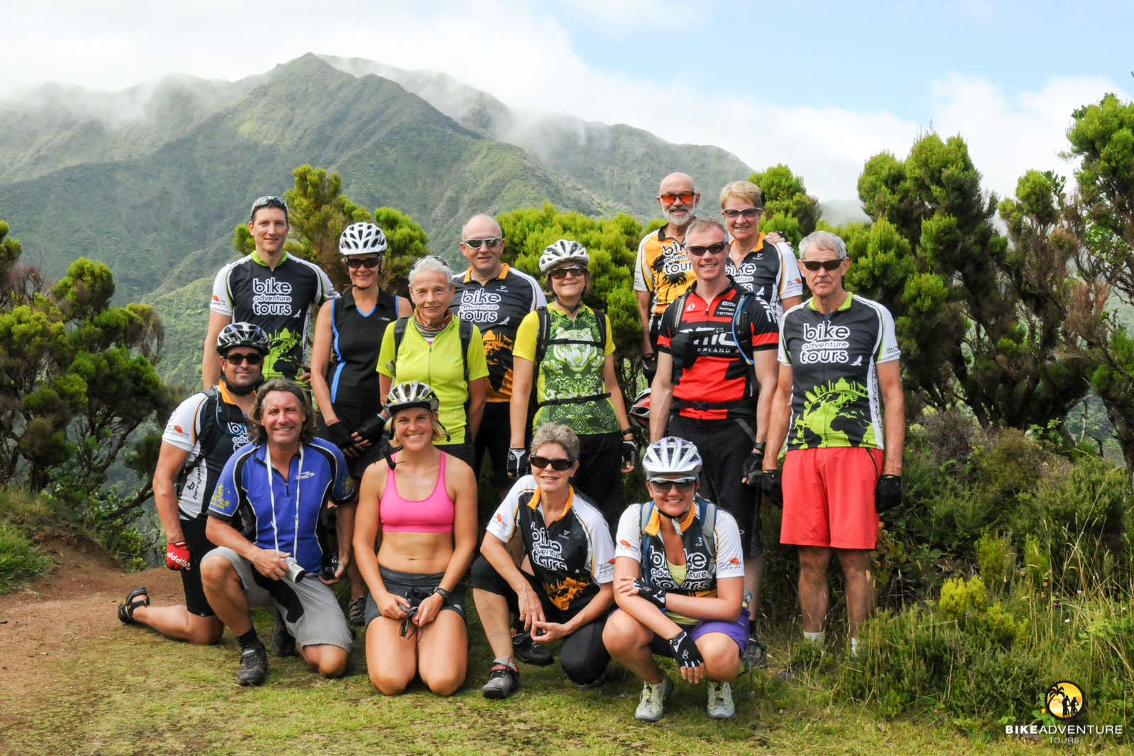Guide Adi Glättli mit einer Gruppe auf den Azoren