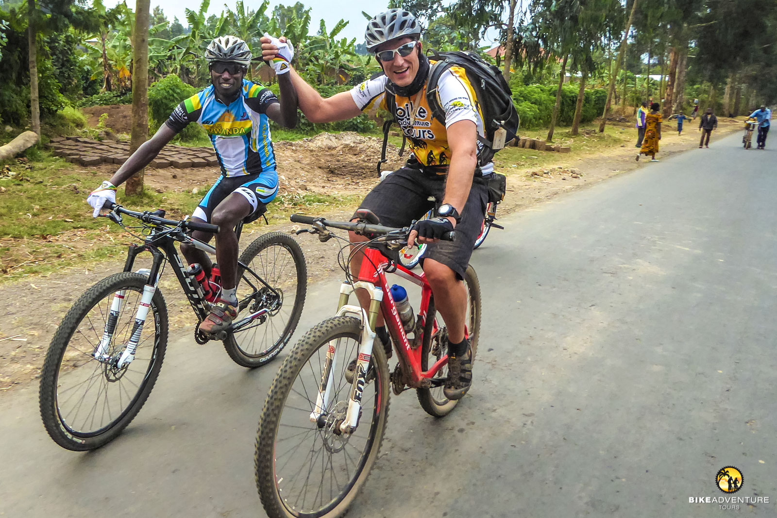 Adi Glättli auf der Bikereise in Uganda und Ruanda