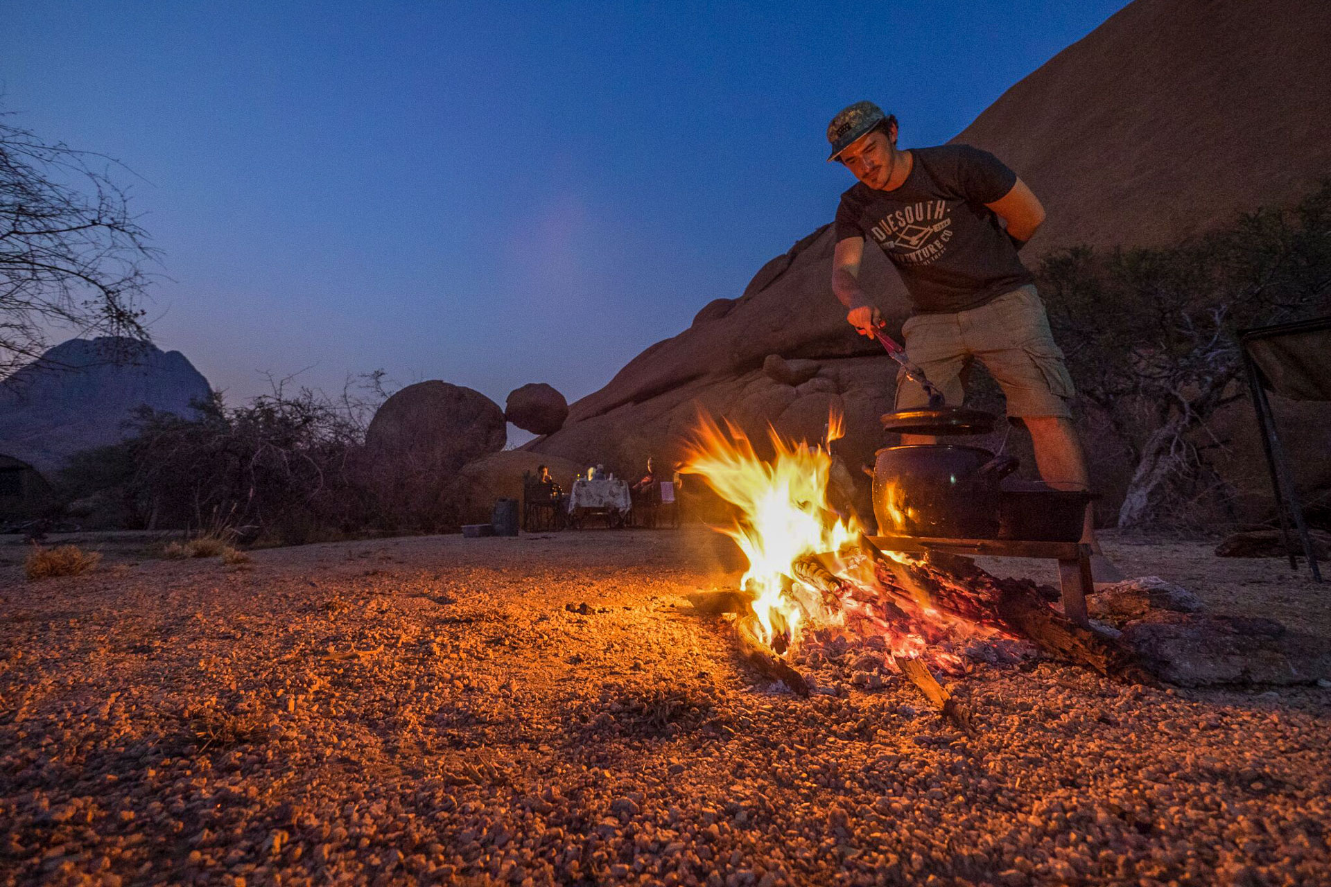 Namibia kochen am Feuer unter Sternenhimmel