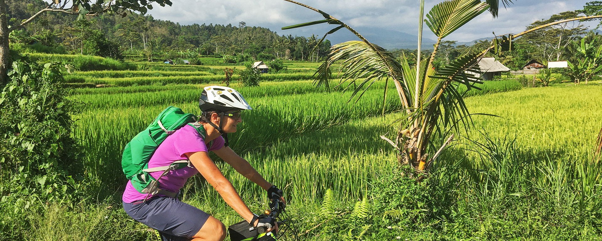 Radreise Bali Reisfelder Bikerin