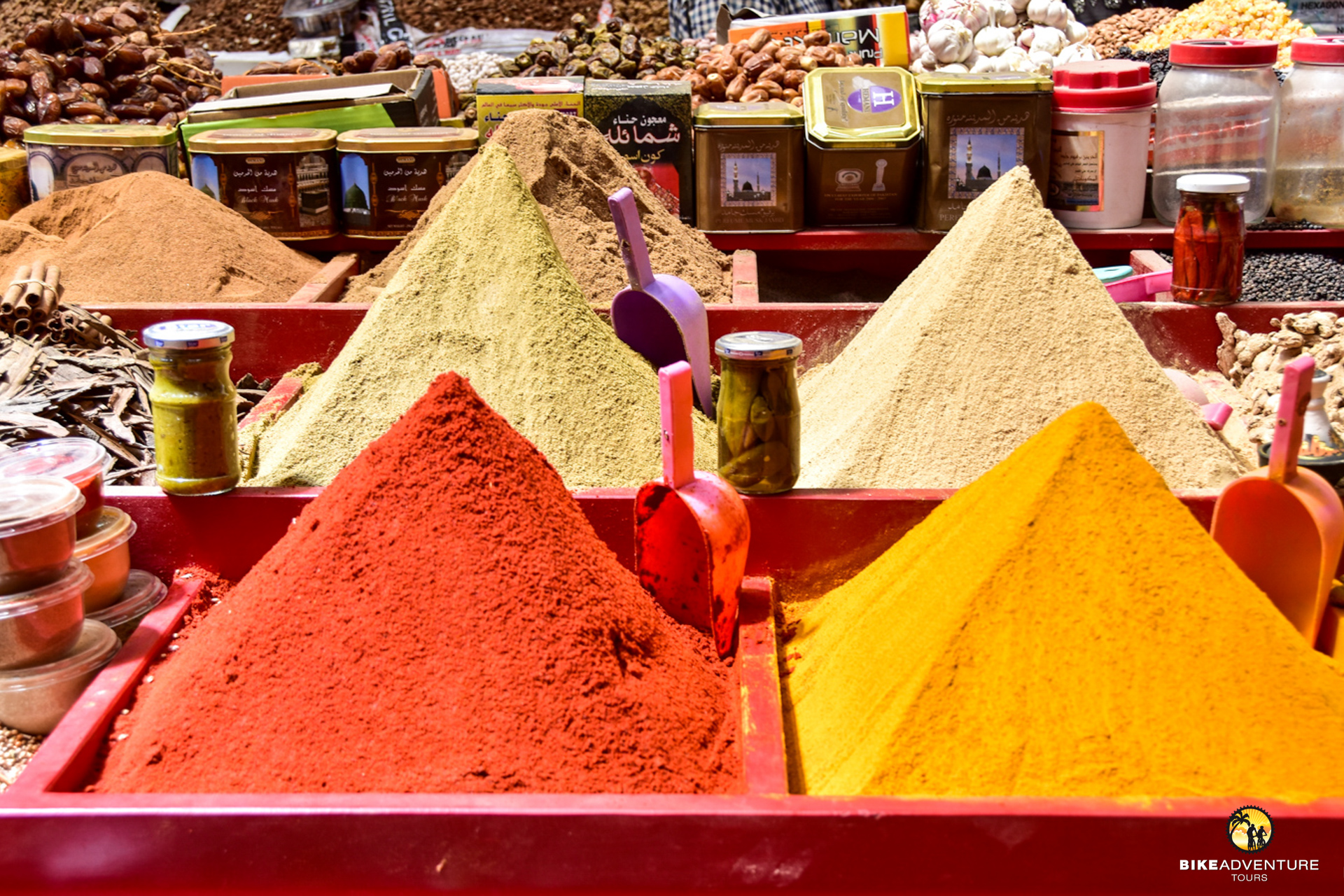 Marokkanischer Markt mit Gewürzen